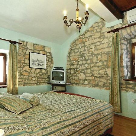 Mugeba 3 Bedroom Accommodation Poreč Exteriör bild