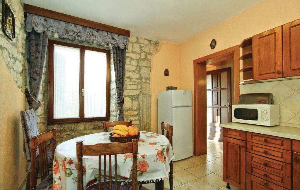 Mugeba 3 Bedroom Accommodation Poreč Exteriör bild
